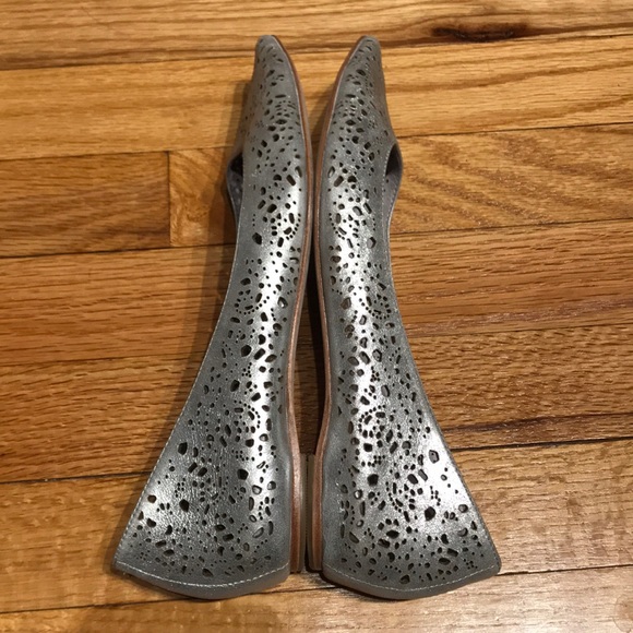 ✅Tami Pewter Floral Cutout Leather Breathable Metallic coquette coastal Designer - Picture 7 of 8